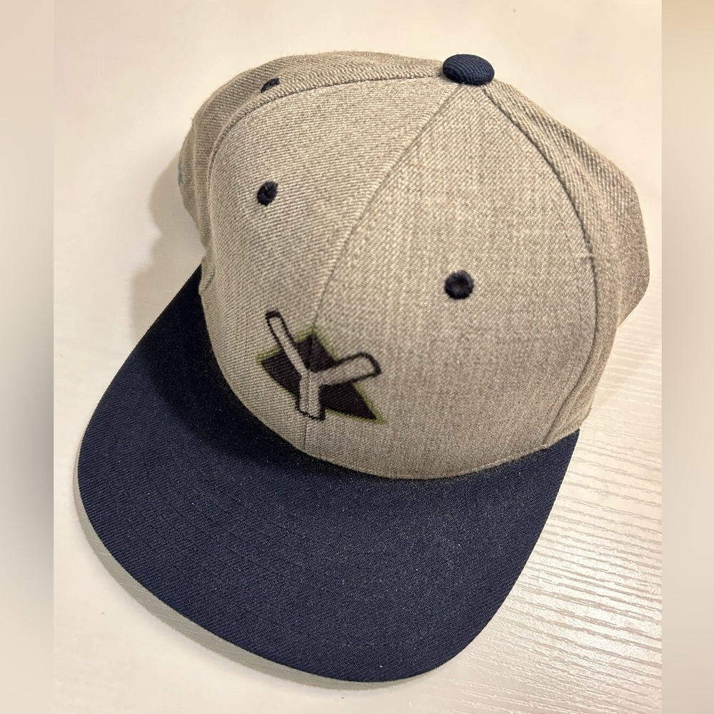 EUC SnapBack yupoong cap one size unisex